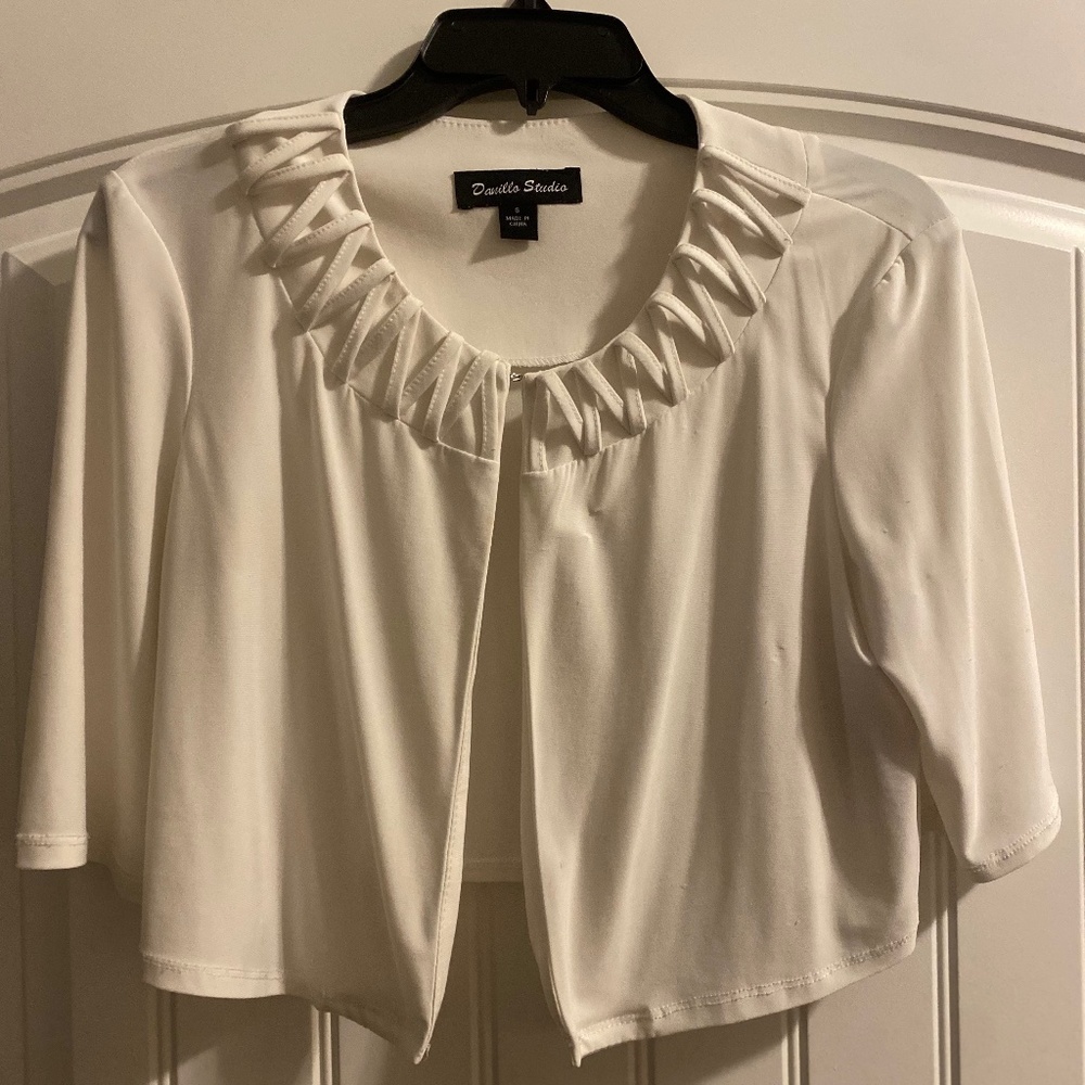 Danillo Studio Small White Sweater w/ Laced Collar